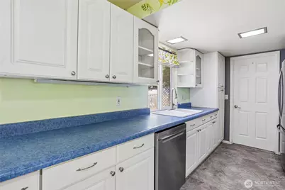 10809 SE 235th Street, Kent, WA 98031 - Photo 9