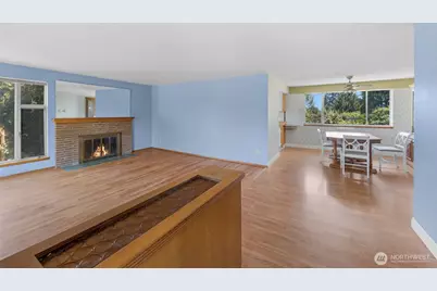 10412 61st Avenue S, Seattle, WA 98178 - Photo 3