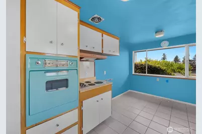 10412 61st Avenue S, Seattle, WA 98178 - Photo 7