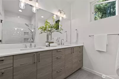 4218 Latona Avenue NE #2, Seattle, WA 98105 - Photo 19