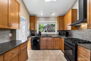 2610 NE 5th Ct, Renton, WA 98056 - Photo 9