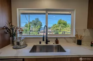 7716 S Mission Dr, Seattle, WA 98178 - Photo 11