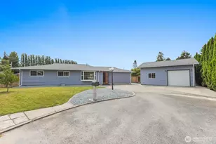 18376 Myrtle Dr, Burlington, WA 98233 - Photo 1