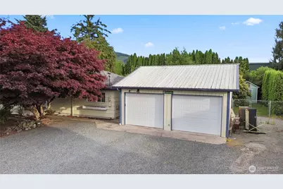 305 W Bennett Street, Sedro Woolley, WA 98284 - Photo 5