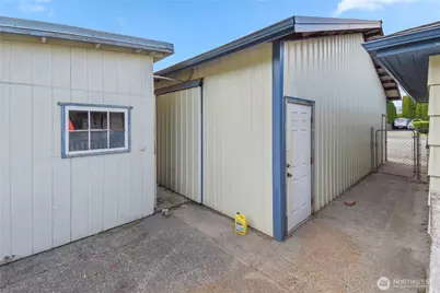 305 W Bennett Street, Sedro Woolley, WA 98284 - Photo 9