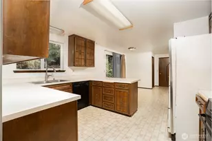 10907 E 151st St, Puyallup, WA 98374 - Photo 11
