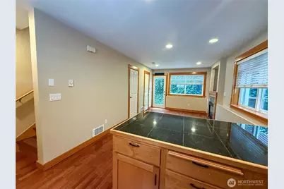 2325 Franklin Avenue E #A, Seattle, WA 98102 - Photo 3