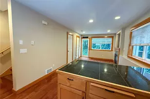 2325 Franklin Ave E, Seattle, WA 98102 - Photo 3