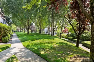 12140 NE 24th St, Bellevue, WA 98005 - Photo 25