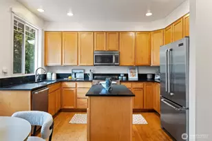 12140 NE 24th St, Bellevue, WA 98005 - Photo 9