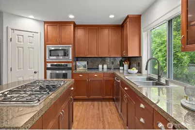 1021 271st Avenue SE, Sammamish, WA 98075 - Photo 13