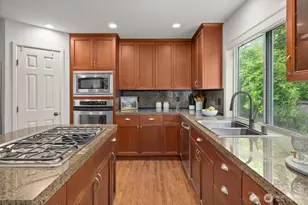 1021 271st Ave SE, Sammamish, WA 98075 - Photo 13