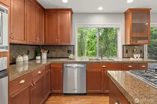 1021 271st Ave SE, Sammamish, WA 98075 - Photo 11
