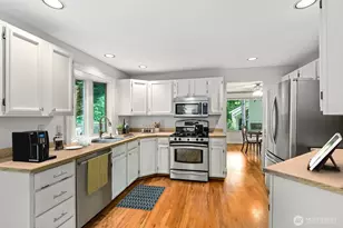 24417 SE 46th St, Sammamish, WA 98029 - Photo 13