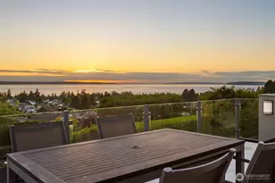 227 Highland Dr, Edmonds, WA 98020 - Photo 1