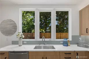 512 N 92nd St, Seattle, WA 98103 - Photo 7