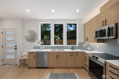 512 N 92nd Street, Seattle, WA 98103 - Photo 9