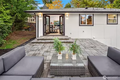 10045 NE 15th Street, Bellevue, WA 98004 - Photo 15
