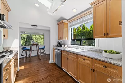 16306 Valhalla Drive, Bothell, WA 98011 - Photo 13
