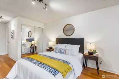 732 11th Avenue E #404, Seattle, WA 98102 - Photo 23