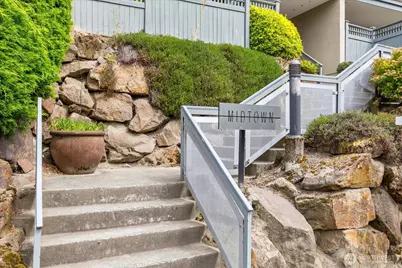 732 11th Avenue E #404, Seattle, WA 98102 - Photo 33
