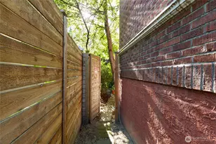 4725 15th Ave NE, Seattle, WA 98105 - Photo 29
