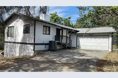 527 Ash, Omak, WA 98841 - Photo 1