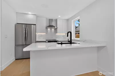 12034 Hiram Place NE, Seattle, WA 98125 - Photo 5