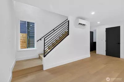 12034 Hiram Place NE, Seattle, WA 98125 - Photo 11