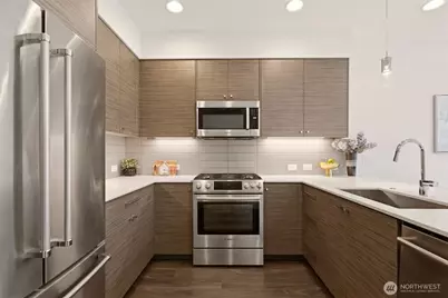 333 N 90th Street, Seattle, WA 98103 - Photo 9