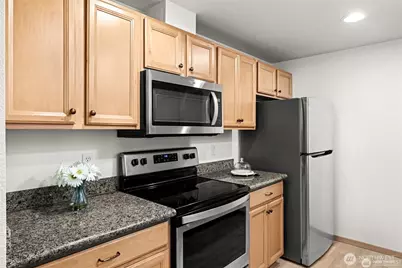 8218 126th Avenue NE #E22, Kirkland, WA 98033 - Photo 5