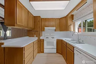 5900 64th St NE, Marysville, WA 98270 - Photo 11