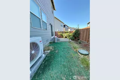 18757 Lipoma Place E, Puyallup, WA 98374 - Photo 33