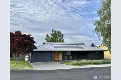 220 Sixth Street, Langley, WA 98260 - Photo 1