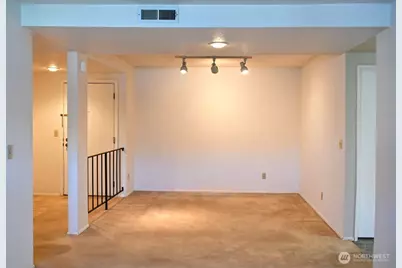11300 1st Avenue NE #321, Seattle, WA 98125 - Photo 7
