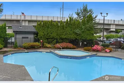 11300 1st Avenue NE #321, Seattle, WA 98125 - Photo 39