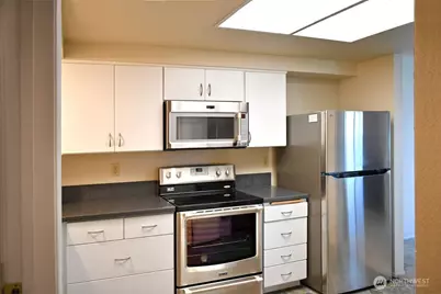 11300 1st Avenue NE #321, Seattle, WA 98125 - Photo 9