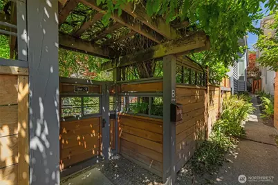 1124 14th Avenue, Seattle, WA 98122 - Photo 3
