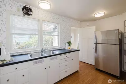 1108 Warren Avenue, Bremerton, WA 98337 - Photo 9