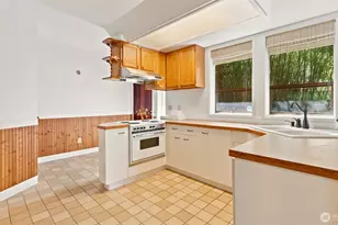 2305 E Lake Sammamish Pl SE, Sammamish, WA 98075 - Photo 29