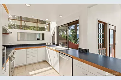 2305 E Lake Sammamish Place SE, Sammamish, WA 98075 - Photo 11