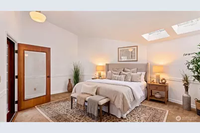 2305 E Lake Sammamish Place SE, Sammamish, WA 98075 - Photo 13