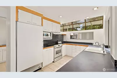 2305 E Lake Sammamish Place SE, Sammamish, WA 98075 - Photo 23