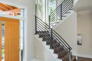 10207 NE 21st Pl, Bellevue, WA 98004 - Photo 3