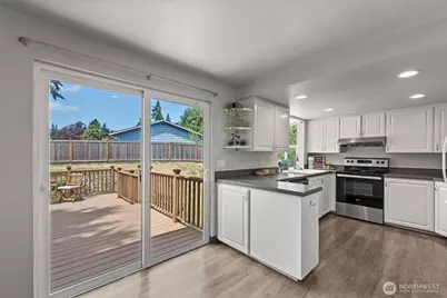 22208 Meridian Avenue S, Bothell, WA 98021 - Photo 9