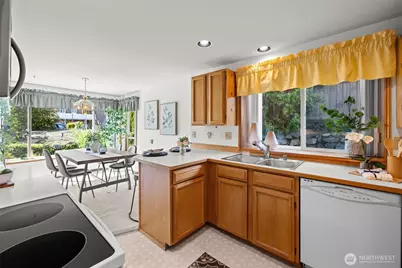 233 3rd Avenue S #101, Edmonds, WA 98020 - Photo 5