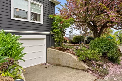 114 Queen Anne Drive, Seattle, WA 98109 - Photo 35