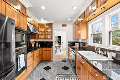 114 Queen Anne Drive, Seattle, WA 98109 - Photo 11