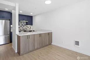 8800 20th Ave NE, Seattle, WA 98115 - Photo 13