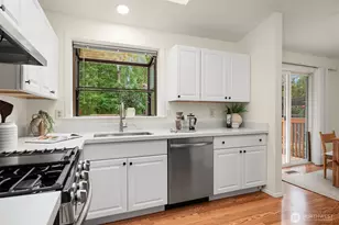 16036 NE 106th St, Redmond, WA 98052 - Photo 9